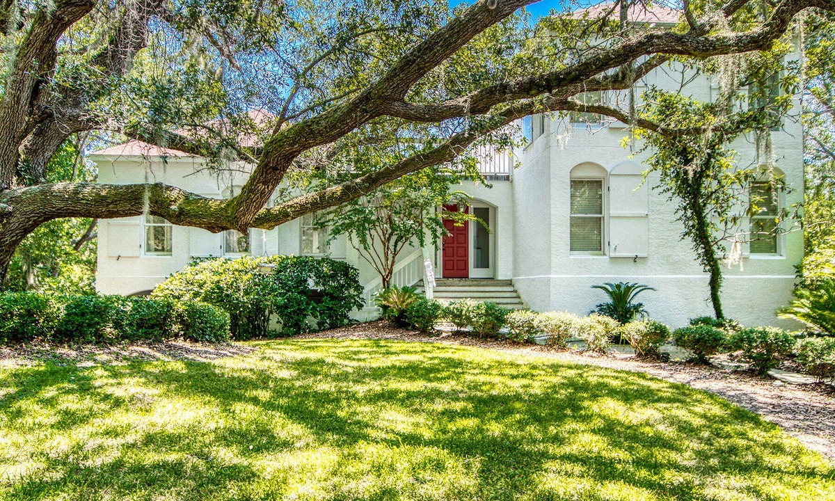 Debordieu Colony House | Stunning Upscale Lakeside Home Sans Souci