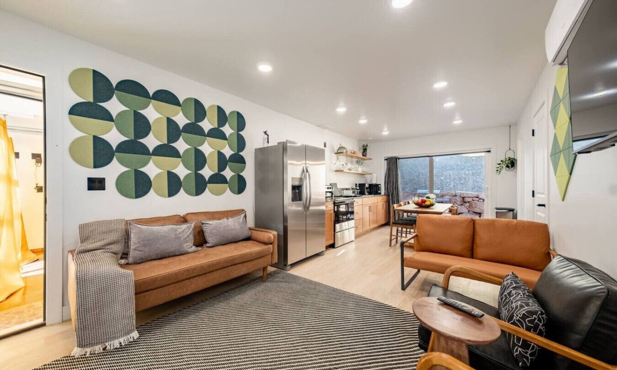 Glendale House | Stunning Views Between Zion & Bryce | EV Charger | Stargazing Nights