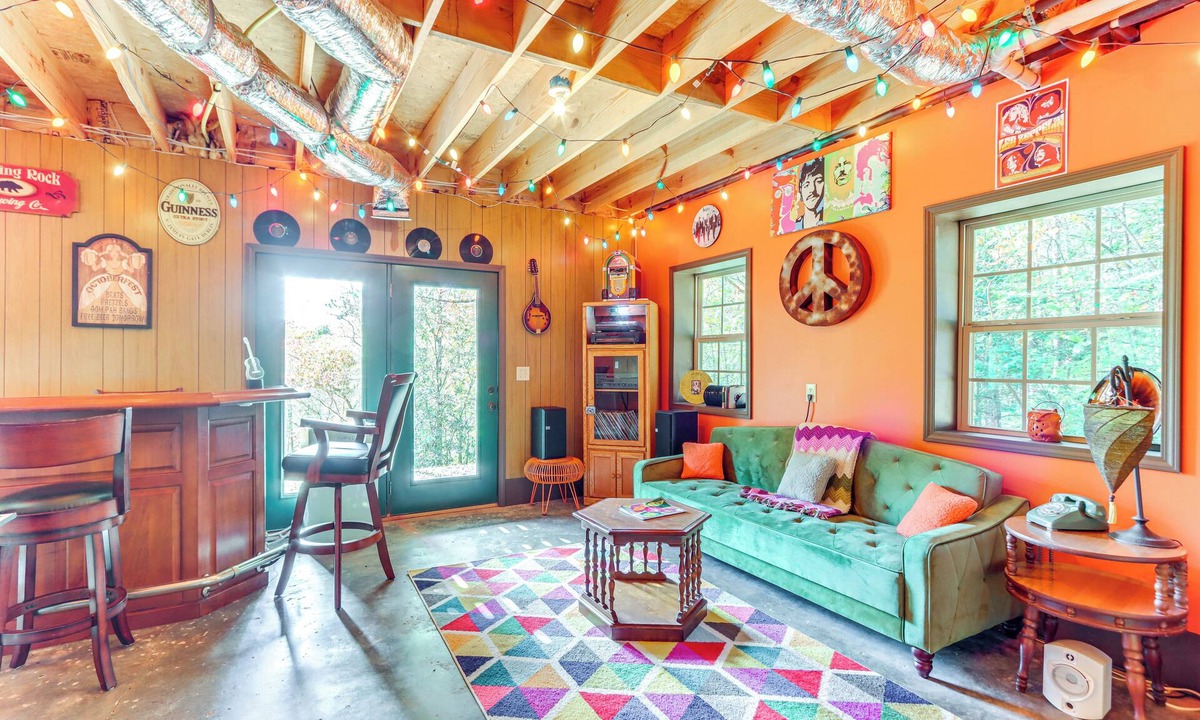 Unaka Cabin | Stunning Views, Deck & Game Room: Warne Mtn Escape