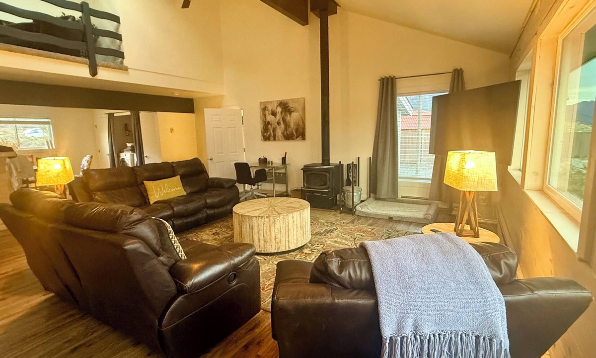 Crested Butte House | Stunning Views + High-Speed WiFi, Perfect for Remote Work, Pet-Friendly Home