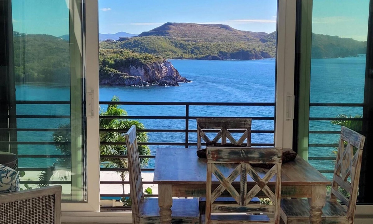 Estate Bolongo Condo | Stunning Views, Newly Remodeled, Steps from the Pools & minutes walking to beach