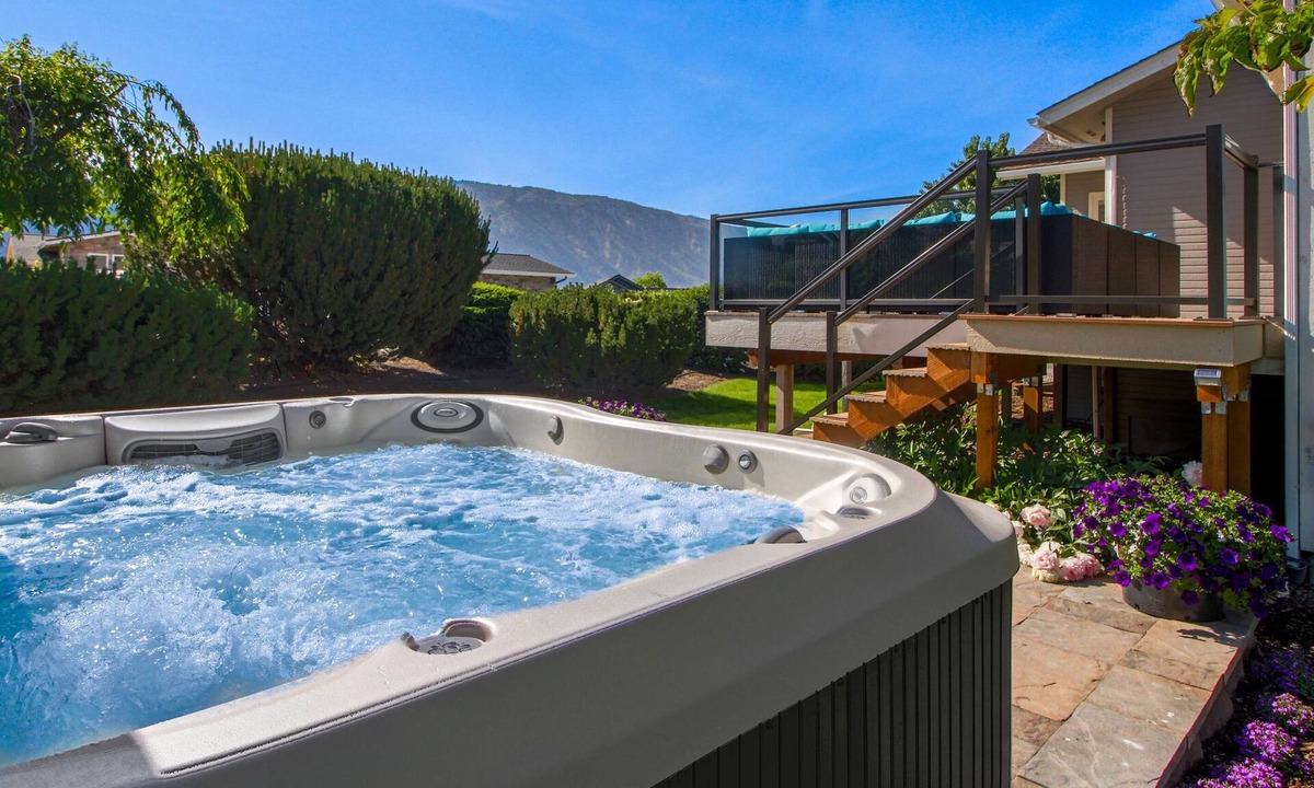 Wapato Point House | Stunning views, private hot tub, walk everywhere