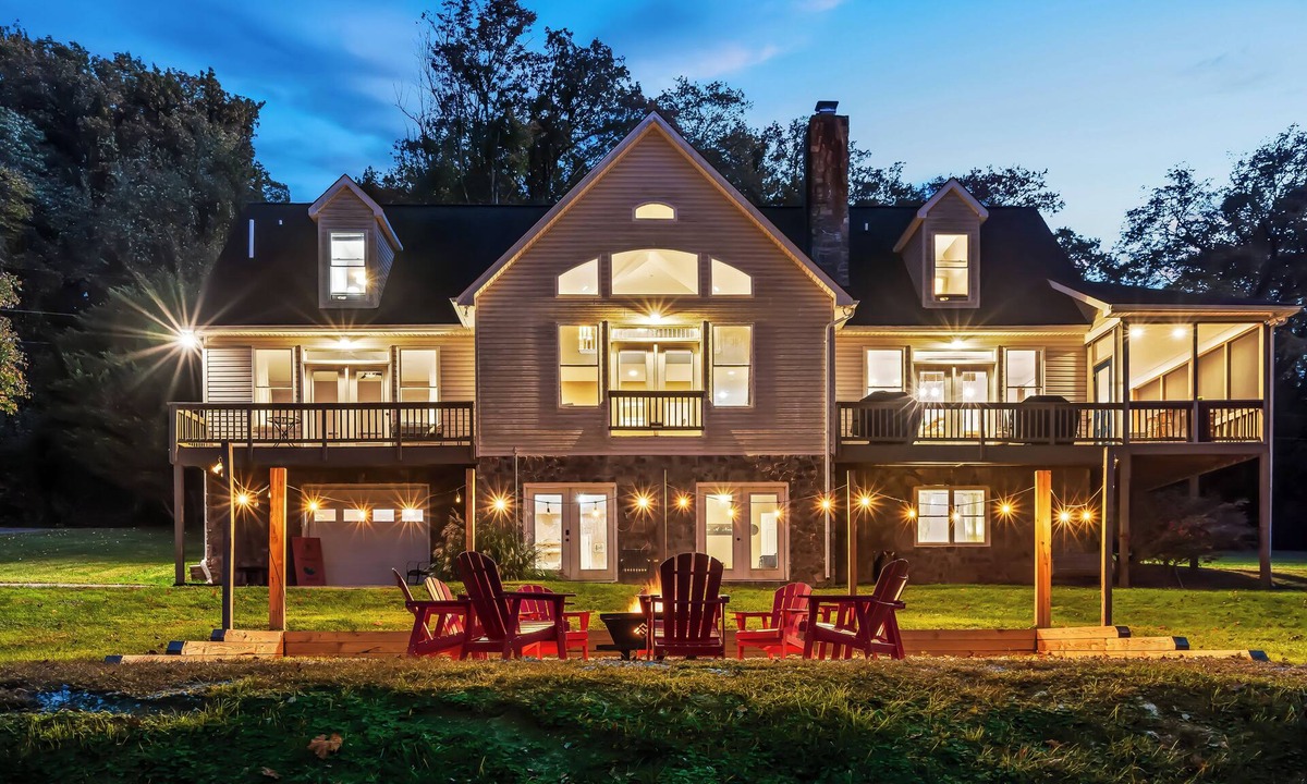 Millville House | Stunning Views, Riverfront Privacy, 18-Acre Estate - Near Hikes, Wine/Breweries!