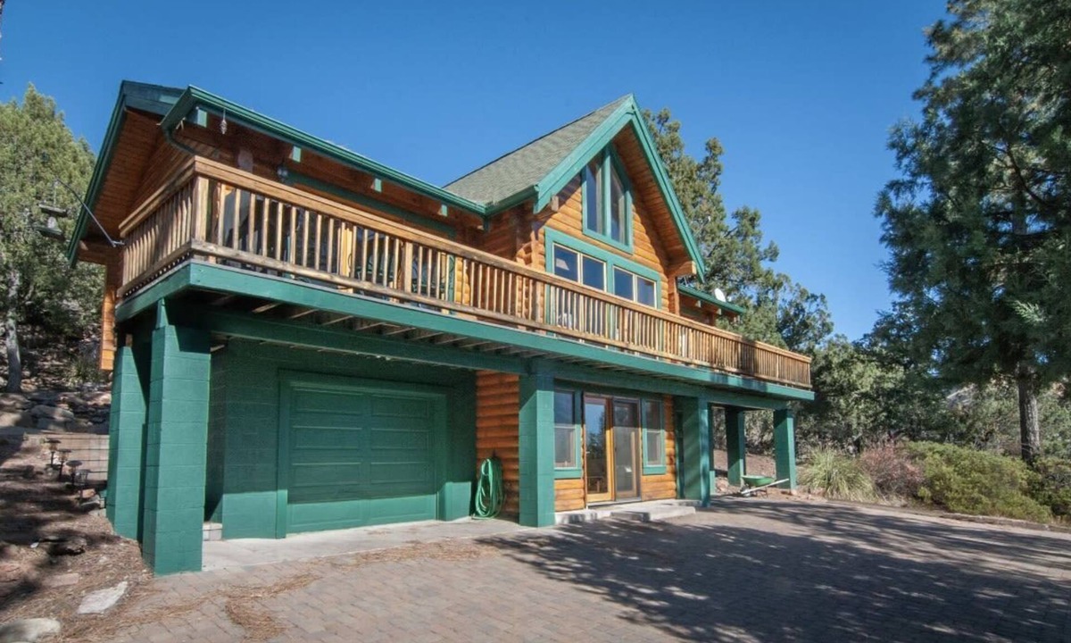 Pine Cabin | Stunning Views & Starry Skies Deck & BBQ