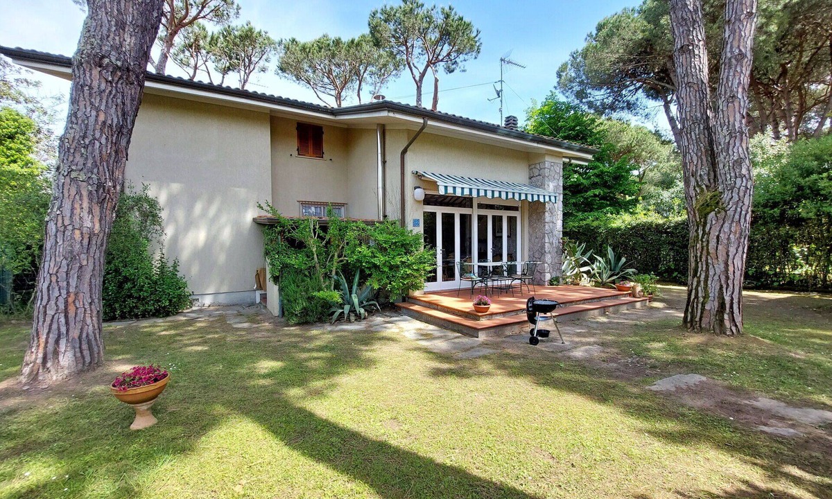 Ronchi House | Stunning villa for 7 people with WIFI, TV and pets allowed, close to Forte Dei Marmi