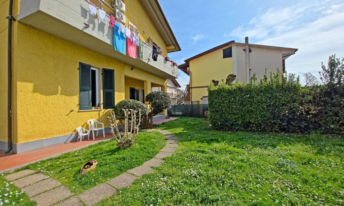 Ronchi Villa | Stunning villa for 5 guests with WIFI, TV, terrace and pets allowed, close to Forte Dei Marmi