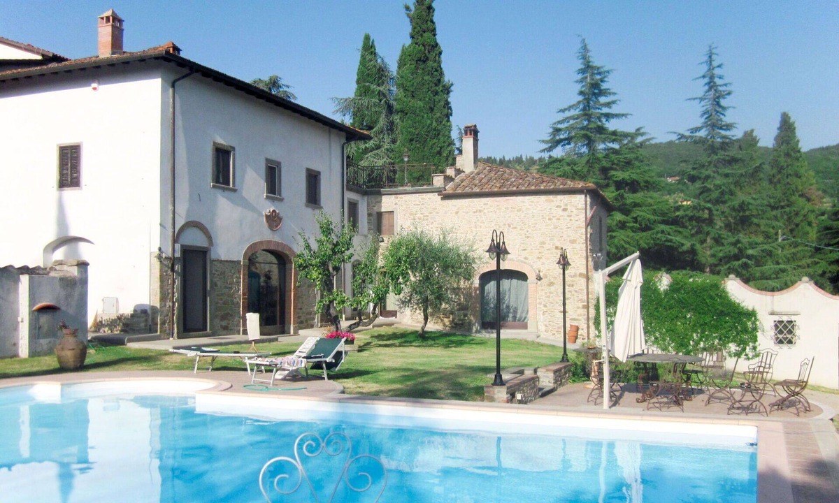 Pieve al Bagnoro House | Stunning villa for 2 people with pool, TV and patio