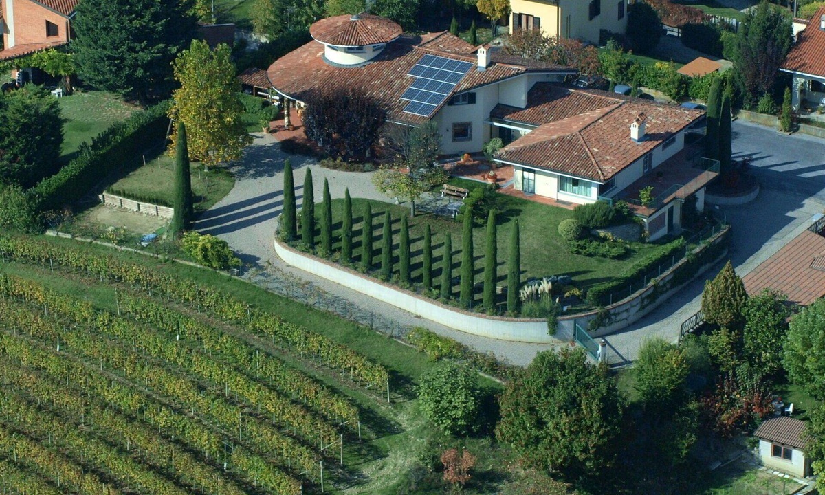 Barolo House | Stunning villa for 4 people with WIFI, TV, terrace and panoramic view