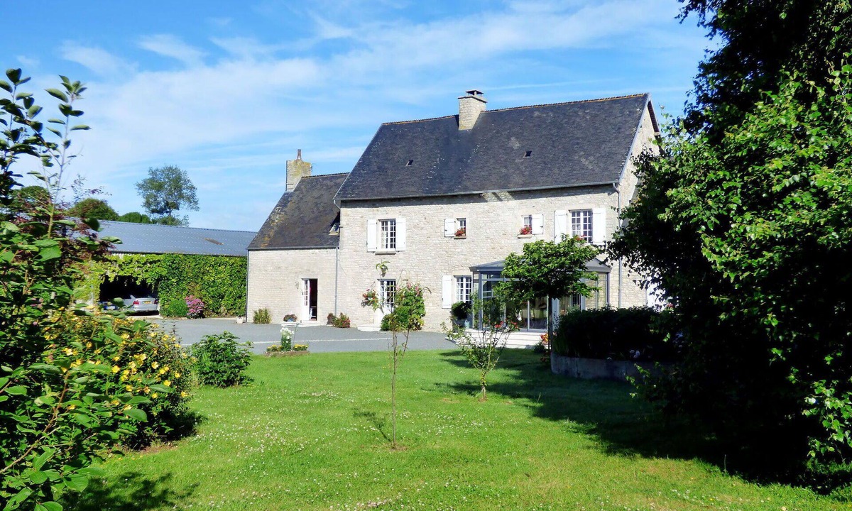 Biniville House | Stunning villa for 7 guests with WIFI, TV, terrace and pets allowed