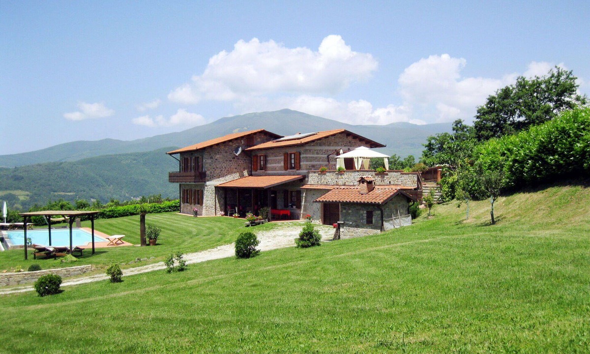Caprignana Villa | Stunning villa for 8 guests with WIFI, private pool, TV and patio