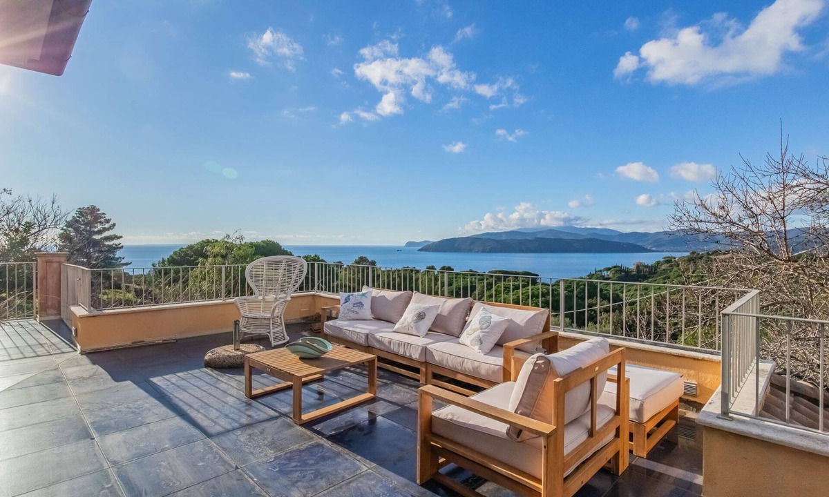 Capoliveri Villa | Stunning villa with sea view