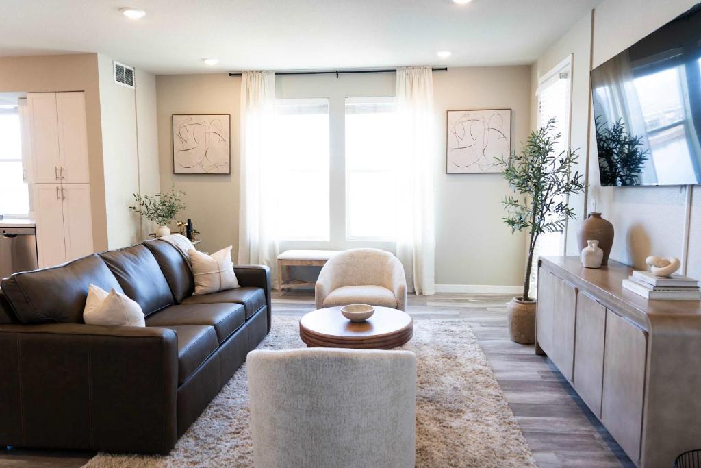 Sparks Apartment | Stunning Water View 1BR · Spring & Rooftop Patio