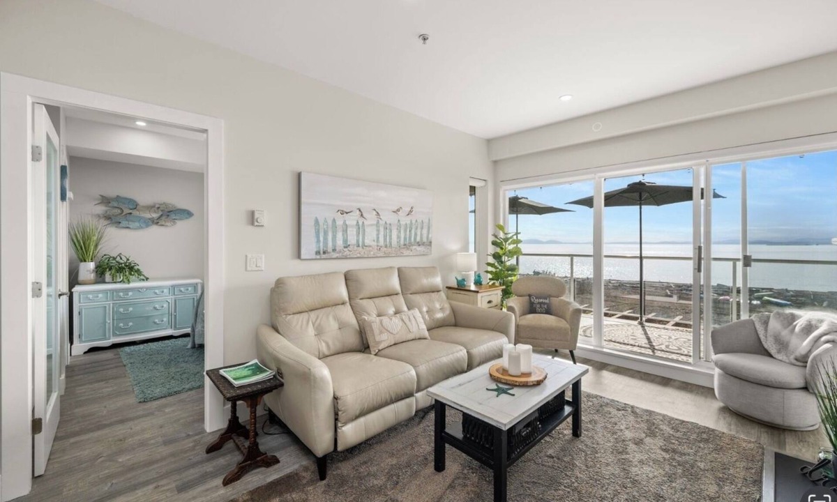 Tsawwassen Apartment | Stunning waterfront apartment - wake up and fall asleep listening to the ocean