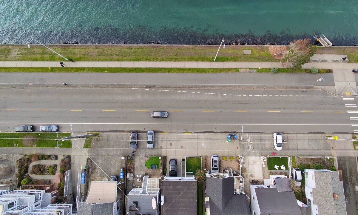 Alki House | Stunning Waterfront Getaway - Epic Views in Every Direction
