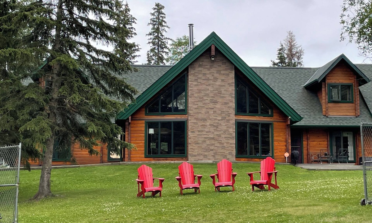 Central Alberta Cabin | Stunning Waterfront Lodge | Sleeps 16