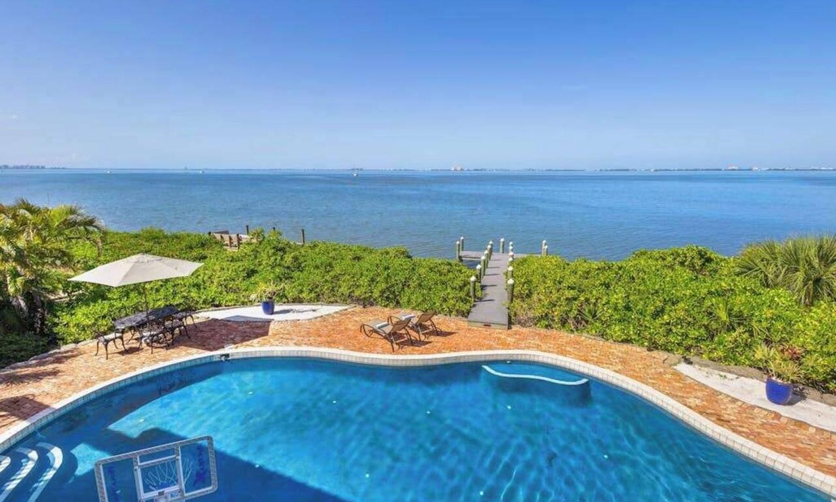 Bayshore Gardens House | Stunning waterfront retreat w/panoramic view, spectacular sunsets & Heated pool