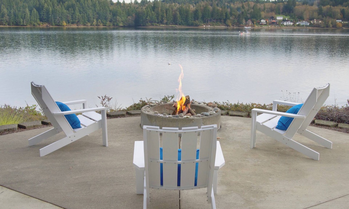 Shelton House | Stunning Waterfront Retreat on Puget Sound — Beach, Views & Room for the Crew