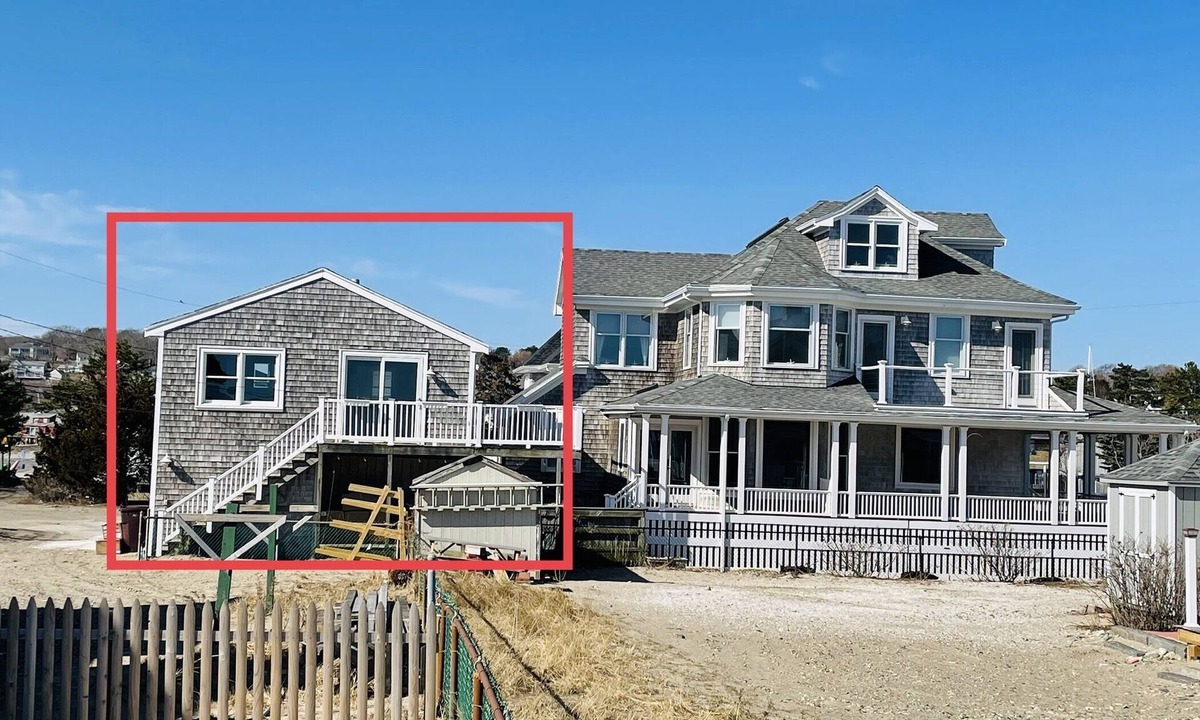Humarock Cottage | Stunning Waterfront at Beautiful Humarock Beach Opening