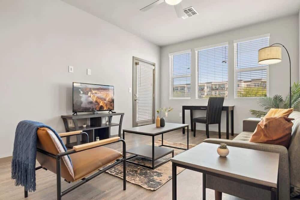 La Buena Vida Apartment | Stunning Westgate CozySuites by stadium with pool 5