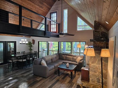 Dunnellon House | Stunning Withlacoochee Riverside Cabin 5BR 4BA Sleeps 16