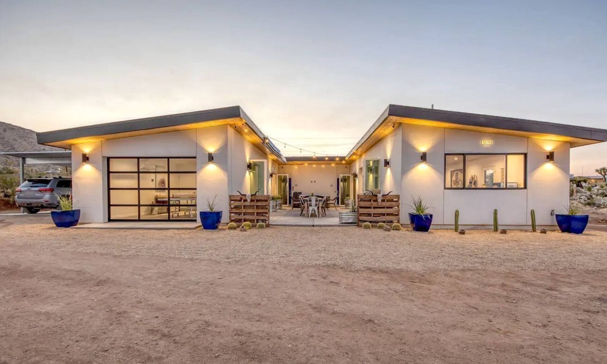Yucca Valley Villa | Stunning Yucca Valley Rental with a Hot Tub for Glamping in California
