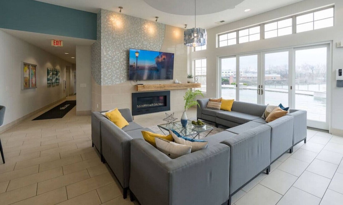 Indianapolis Apartment | Stylish 1BR in at the Crossing