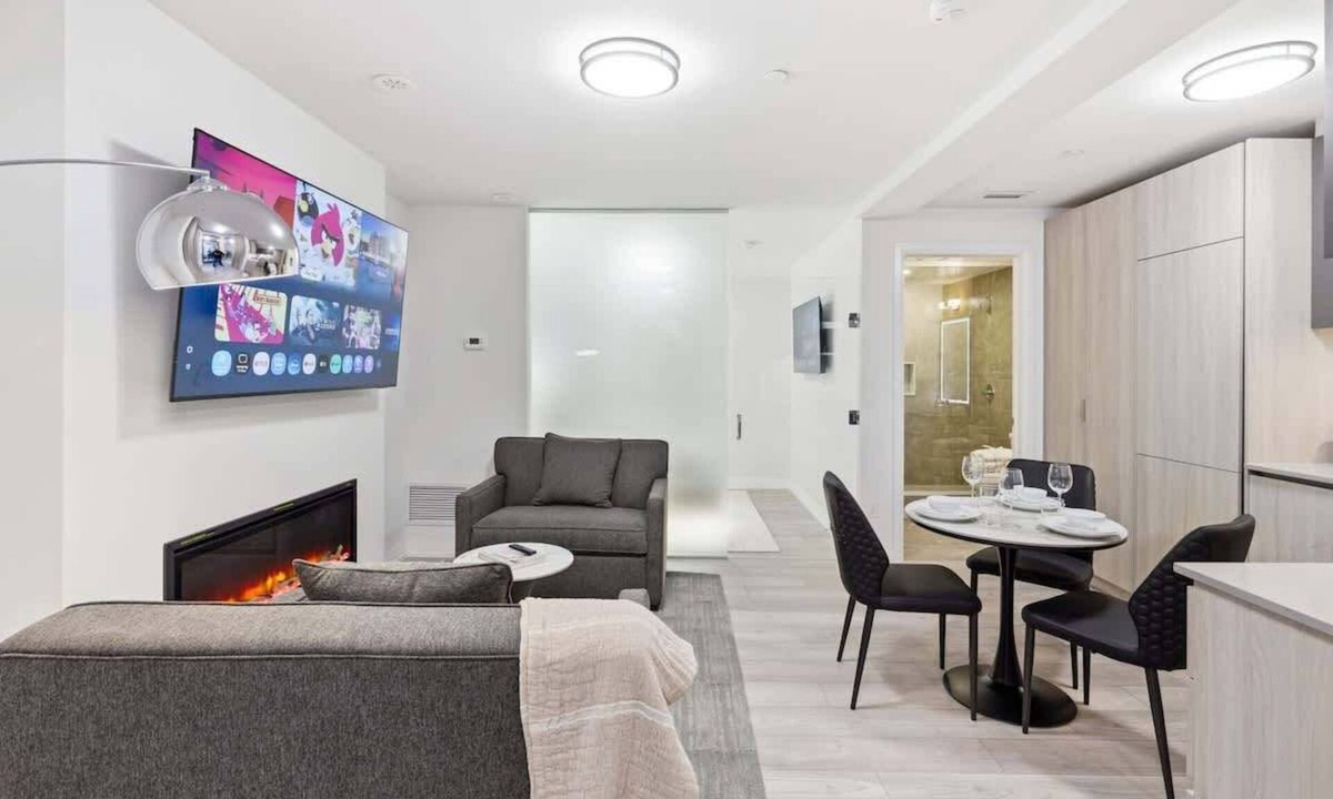 Toronto Entertainment District Apartment | Stylish 1BR Lower-Level Suite Free Parking