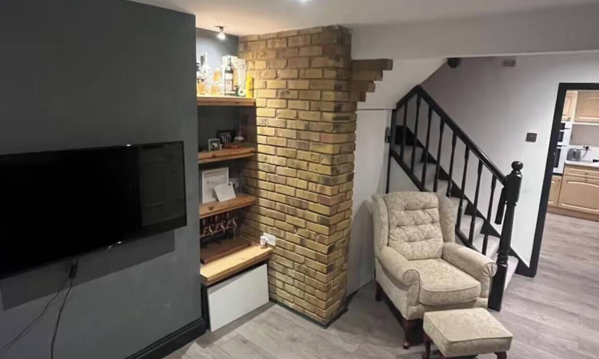 Rayleigh House | Stylish 2-Bed House, Private Garden & Parking, Close to Rayleigh