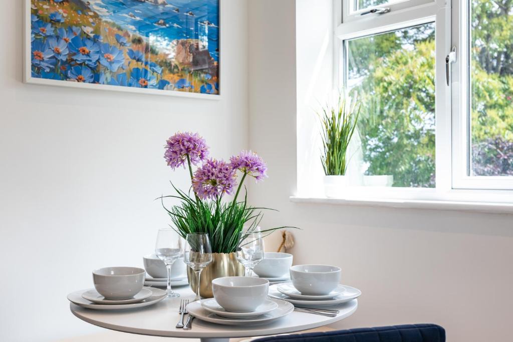 Plumstead Apartment | Stylish 2 x Double Bed Apt in Woolwich London