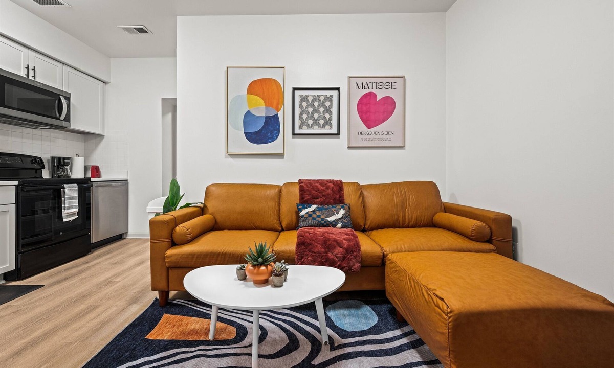 Kingman Park Apartment | Stylish 2BR | King Bed | Parking | Heart of DC