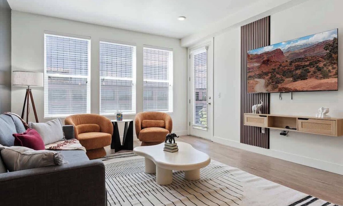 Downtown Salt Lake City Apartment | Stylish 2BR w/Gym, Walk to Temple Square