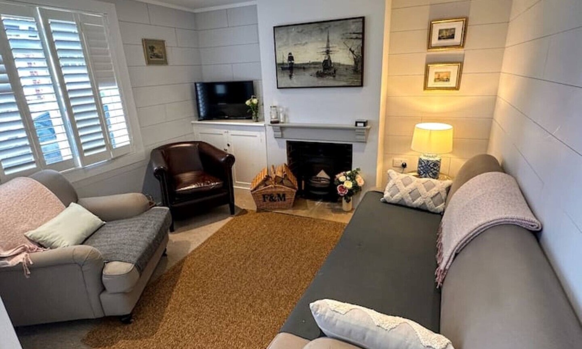 Cowes House | Stylish 3BR Cowes Cottage Close To The Waterfront