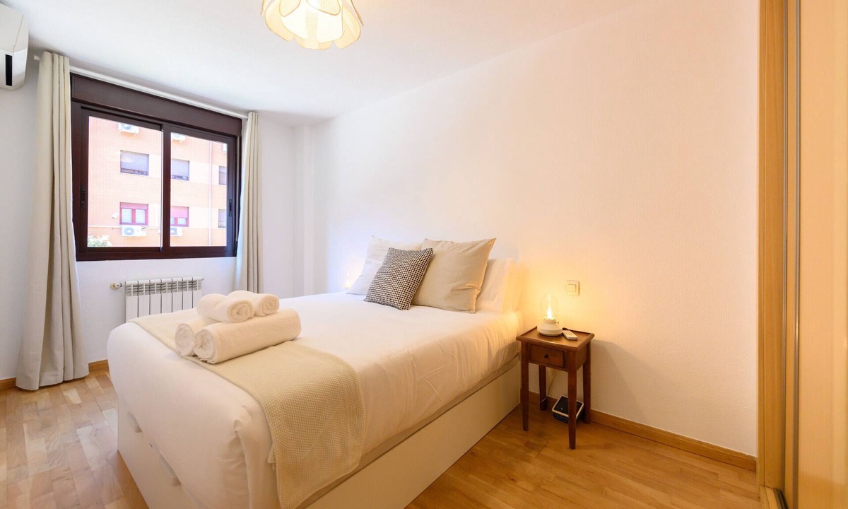 Usera Apartment | Stylish accommodation: 2 bedrooms, air conditioning and all mod cons HOR1K1B