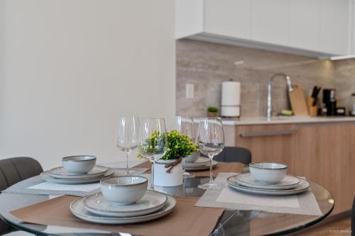 Richmond City Centre Apartment | Stylish and Tranquil Retreat in Richmond City Center