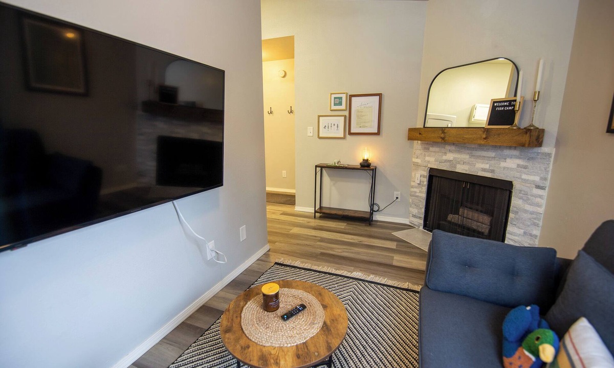 North Star Apartment | Stylish Apartment on the Chester Creek Trail