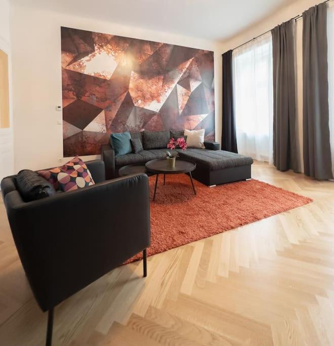 Sankt Ulrich Apartment | Stylish Apt for 4 near MuseumsQuartier Metro U2 & U3