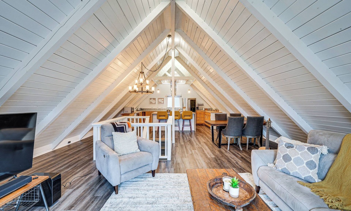 Geneva Cottage | Stylish Bellingham Home w/Lake + Mountain Views!