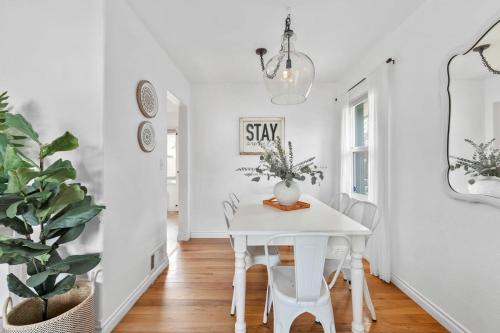 North Spokane House | Stylish & Bright 4BR - Close To Whitworth