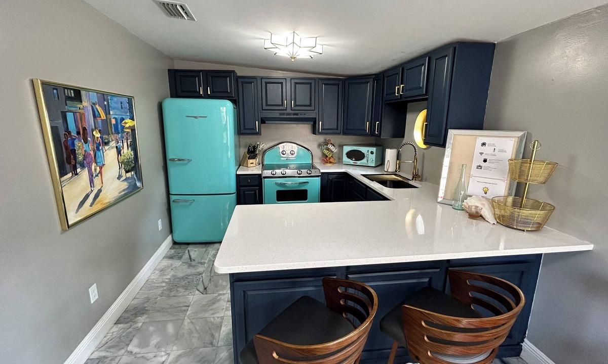 Avondale House | Stylish Bungalow Near Dining, Parks & Entertainment