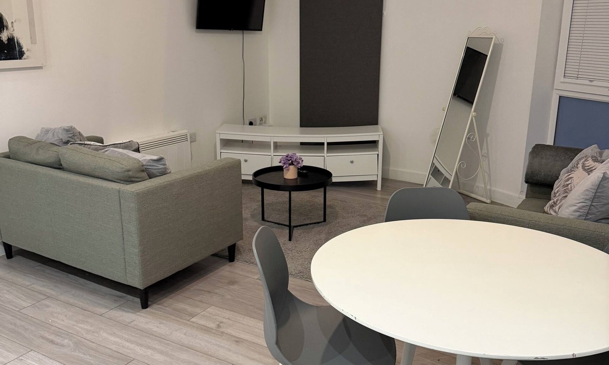 Portswood Apartment | Stylish Central Southampton 2-Bed Apartment Perfect for all types of Travelers &