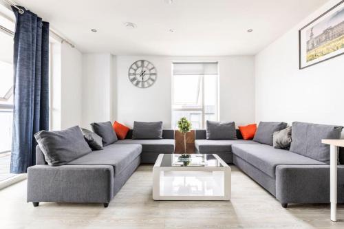 South Harrow Apartment | Stylish & Comfortable Top-Floor Flat in Harrow