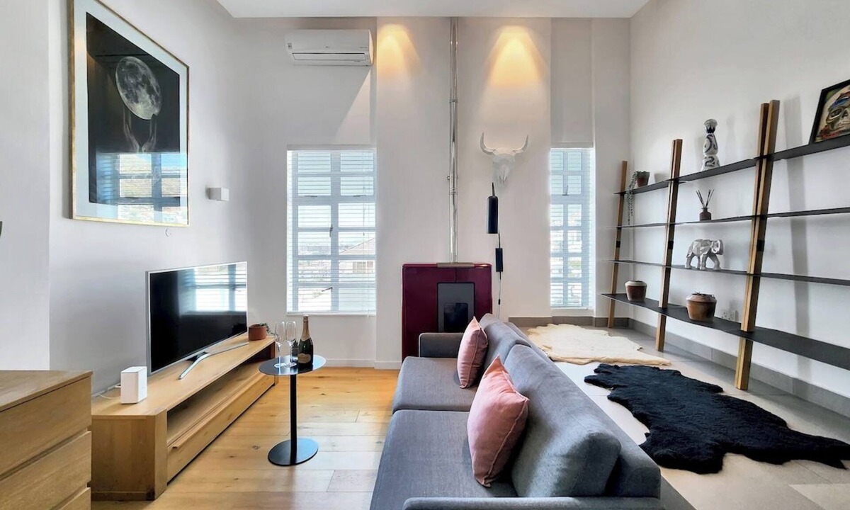 Trawal Apartment | Stylish, comfy-fully equipped, Secure home