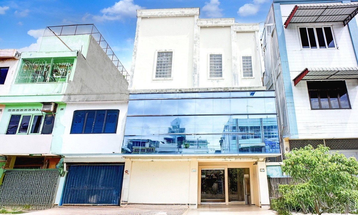 Banda Aceh House | Stylish DBL Suite Escape W/Free WiFi and Parking