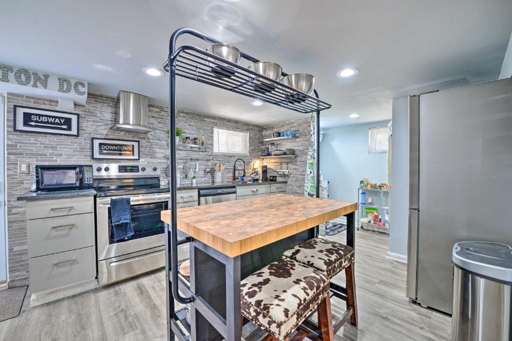 Michigan Park Apartment | Stylish DC Studio ~ 5 Mi to National Mall!