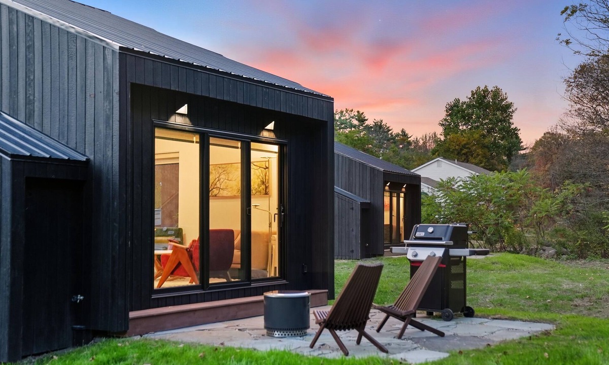 Brownsville Cabin | Stylish Designer Loft And Adventure Hub With EV Charger Near Woodstock & Okemo