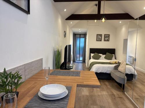 Banstead Apartment | Stylish Detached Studio, Banstead with off street Parking