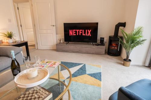 Greasby House | Stylish Detached Upton Home Sleeps 8 Parking