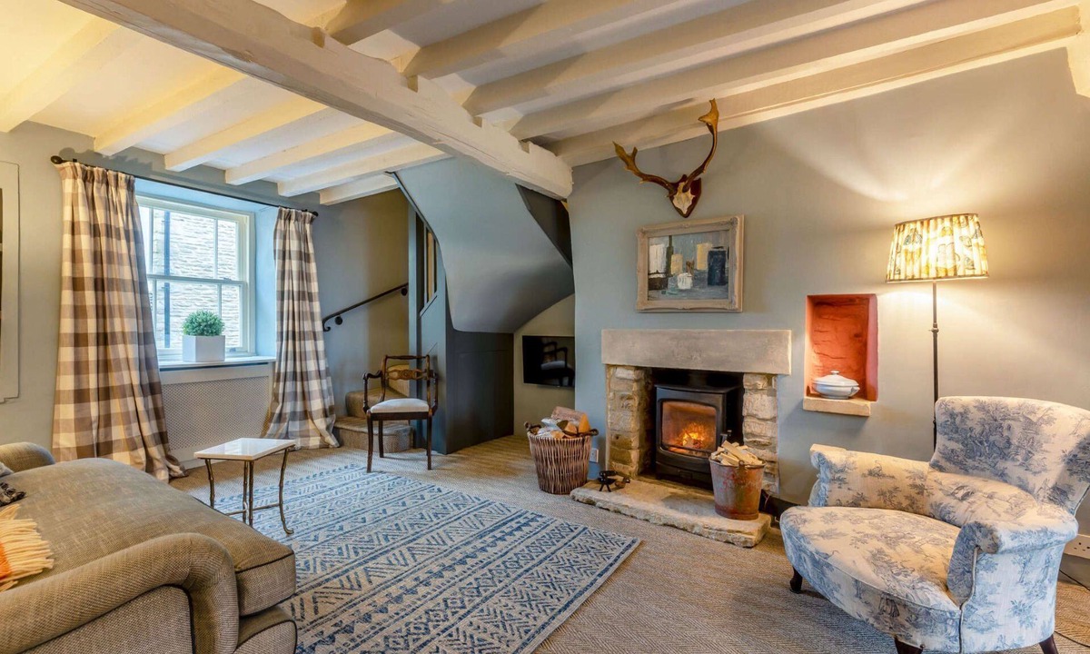 Sherston Cottage | Stylish dog friendly holiday cottage in the Cotswolds - Lilly Bee Cottage