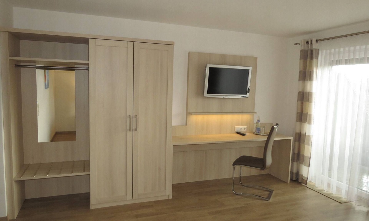 Grattersdorf Apartment | Stylish double room (24m2) with balcony