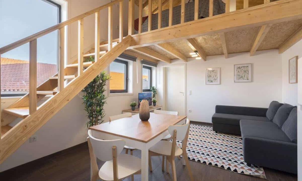 Santa Marinha House | Stylish Duplex | Terrace & River View by Host Wise